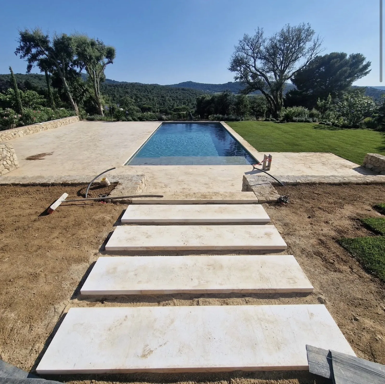Jardin et piscine