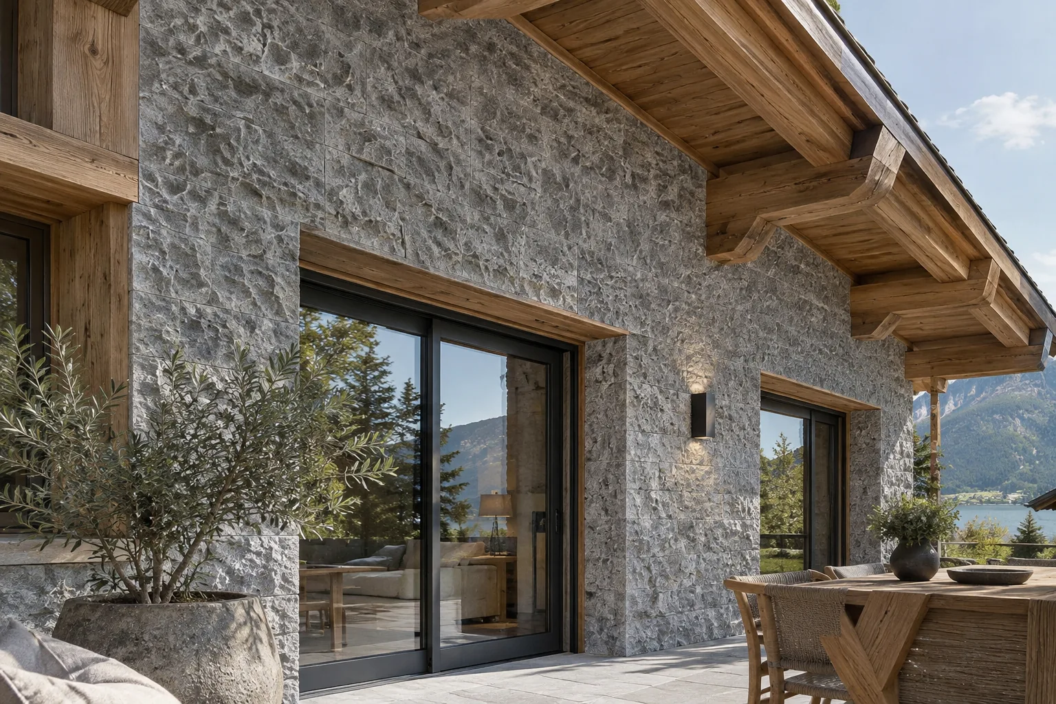 Parements Grigio Éclaté — pierre naturelle éclatée, réalisation façade de chalet en montagne