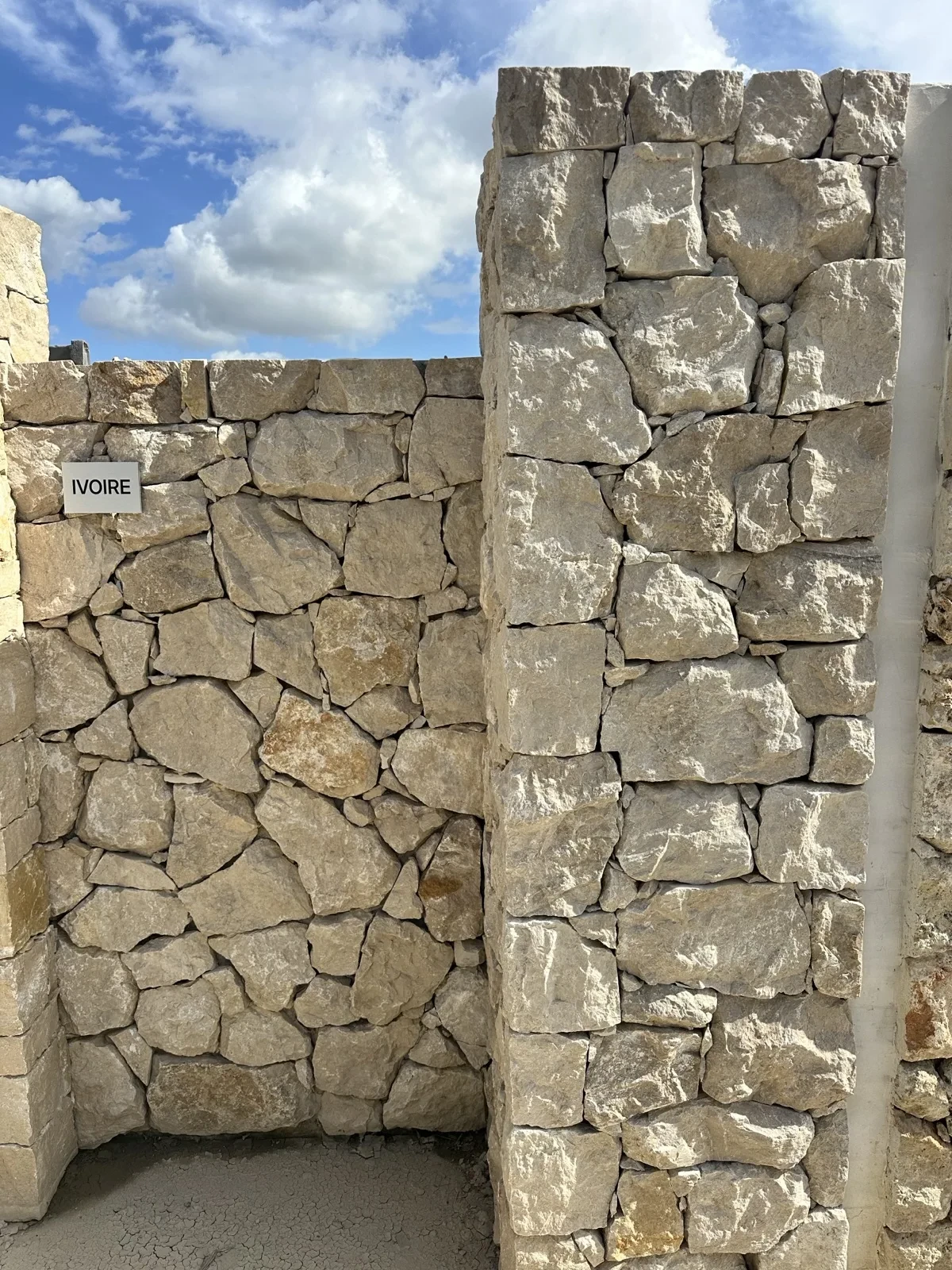 Parements Rock Face Maraganese