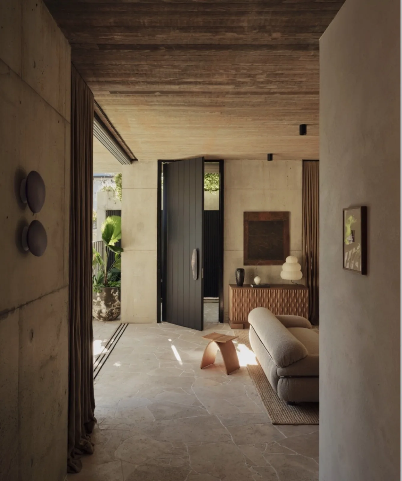 Réalisation Aurelia Greige Opus Incertum Brossée — intérieur et terrasse